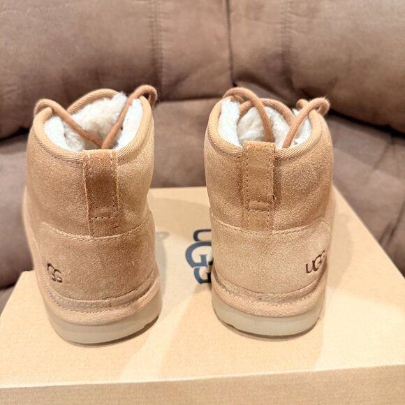 UGG Kids' Neumel II Boot - Picture 6 of 15